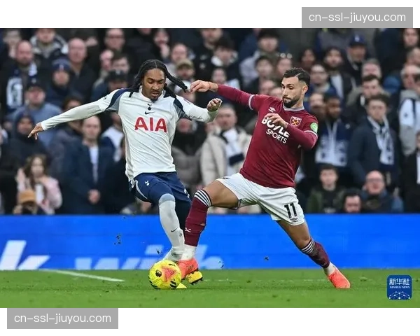 西汉姆联2比1逆转热刺,保级关键战中展现出顽强斗志